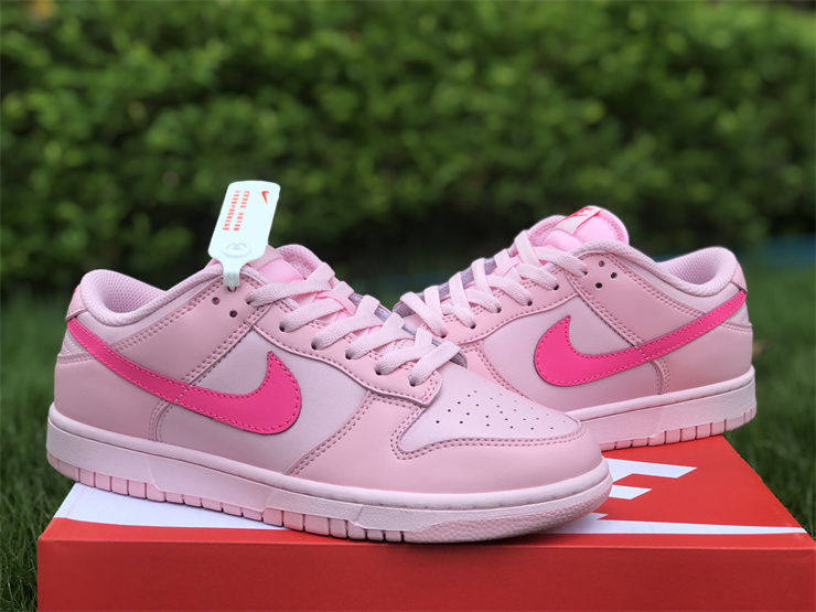 Thumbnail: Nike Dunk - Low "Triple Pink"