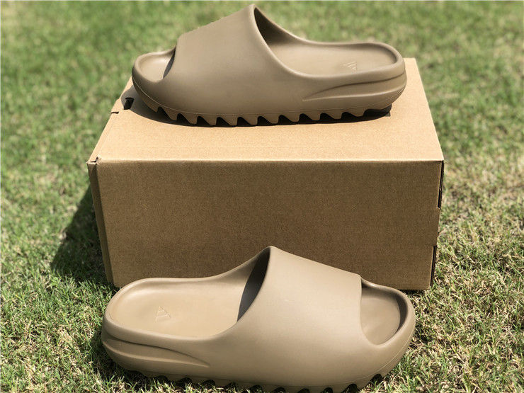 Thumbnail: Yeezy Slides "Earth Brown"