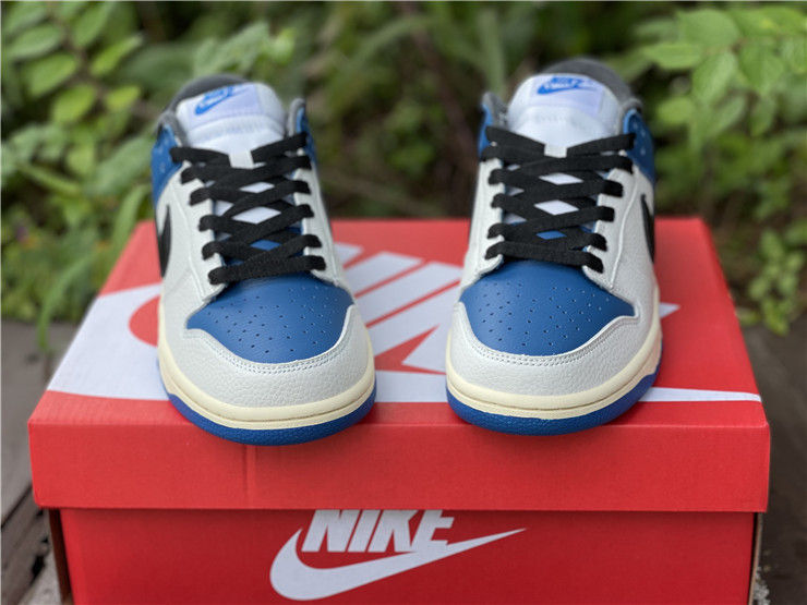 Thumbnail: Nike Dunk - Low