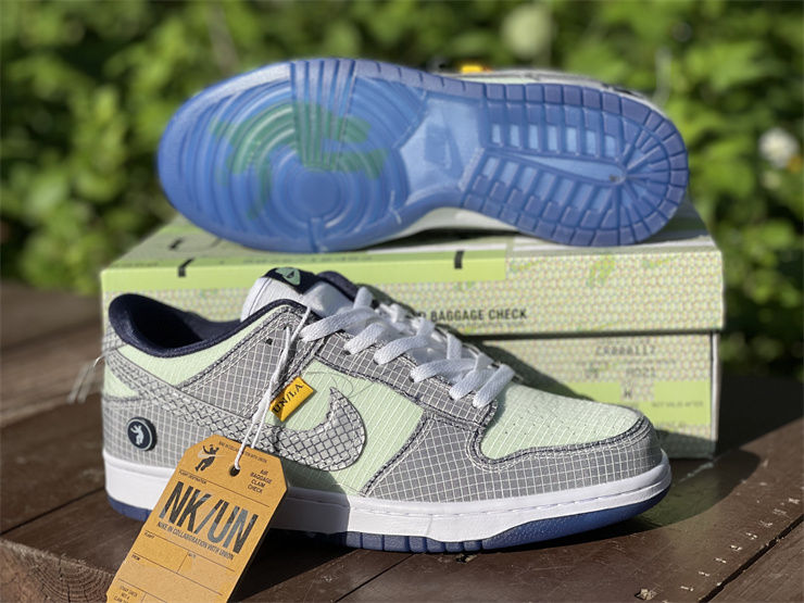 Thumbnail: Union LA x Nike Dunk - Low "Passport Pack - Pistachio"
