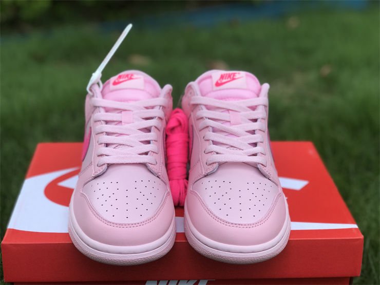 Thumbnail: Nike Dunk - Low "Triple Pink"