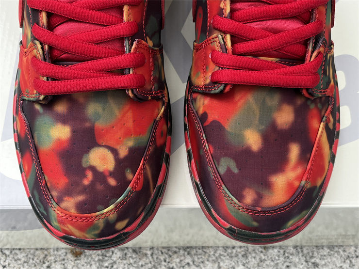 Thumbnail: The Wizard of Oz x Nike Dunk - Low "Poppy Field"