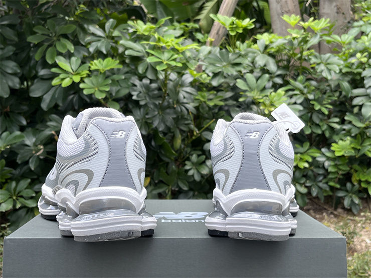 Thumbnail: New Balance ABZORB 2000