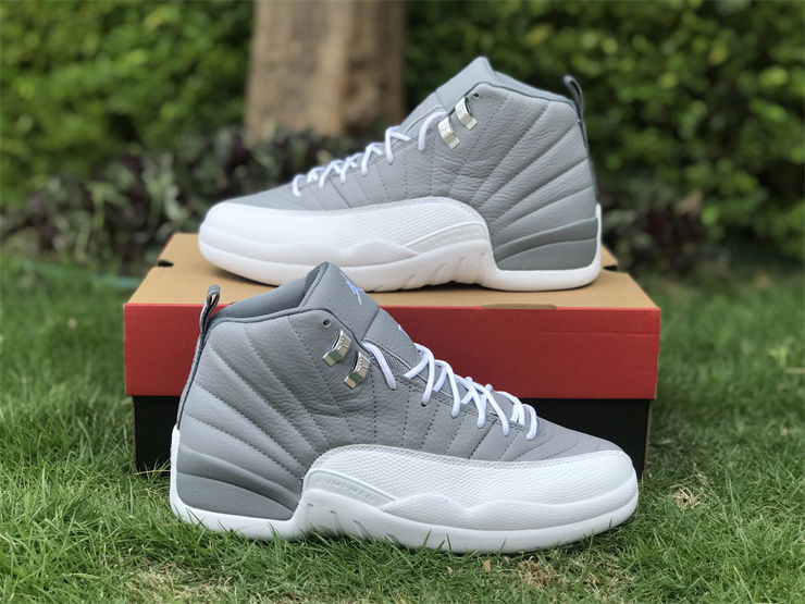 Thumbnail: Air Jordan 12 "Stealth"