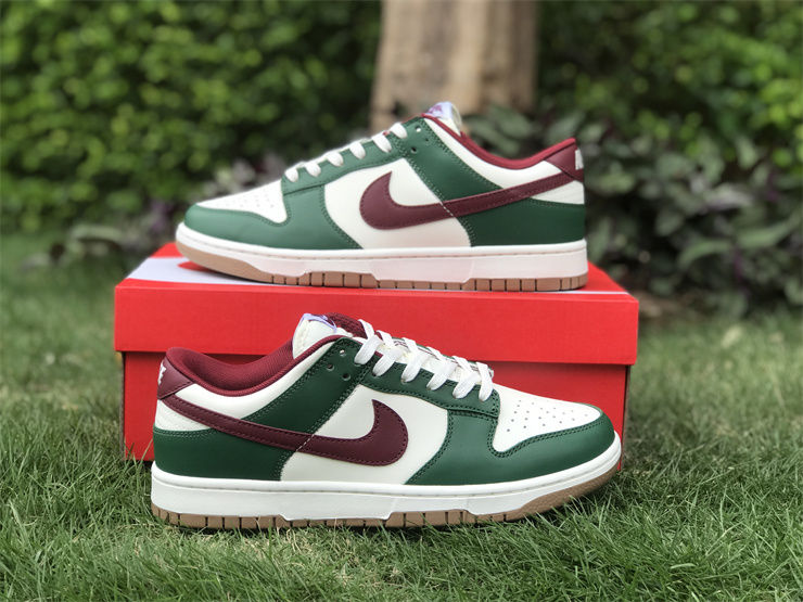 Thumbnail: Nike Dunk - Low "Gorge Green Team Red"