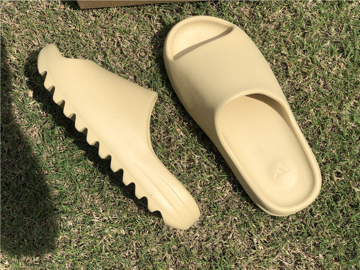 Thumbnail: Yeezy Slides "Desert Sand"