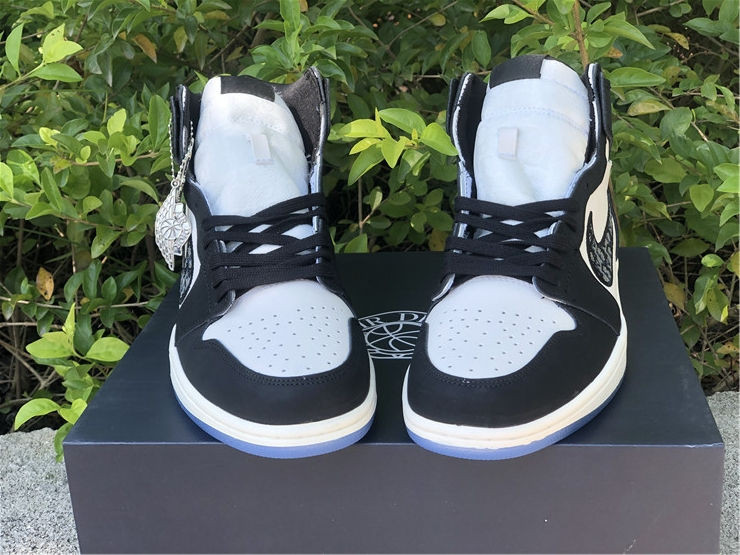 Thumbnail: Dior x Air Jordan 1 - High
