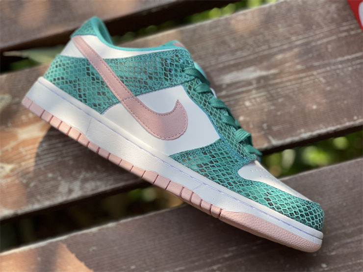 Thumbnail: Nike Dunk - Low "Washed Teal Snakeskin"