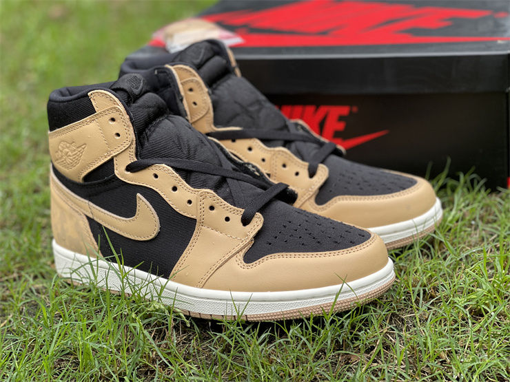 Thumbnail: Air Jordan 1 - High "Heirloom"