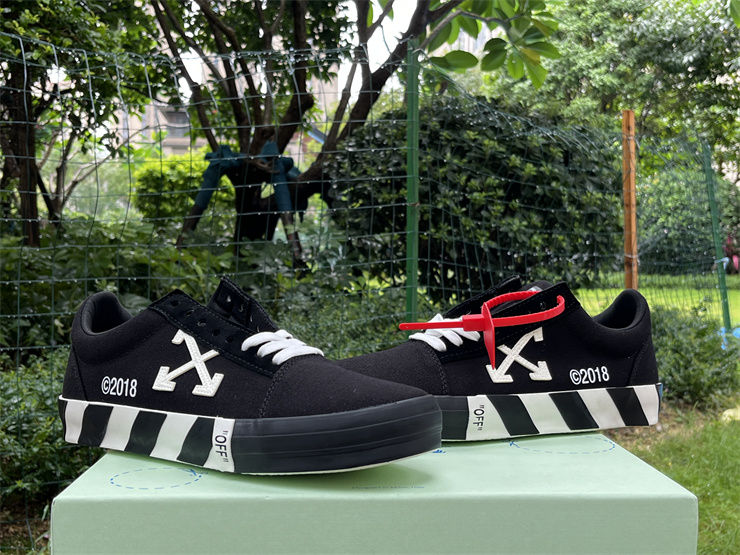 Thumbnail: Off-White Vulc - Low "Black"