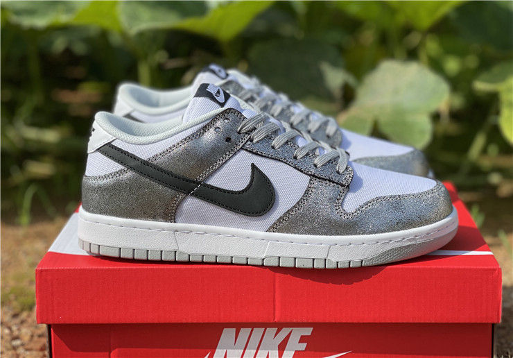 Thumbnail: Nike Dunk - Low "Golden Gals"