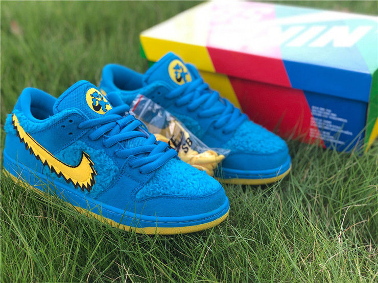 Thumbnail: Grateful Dead x Nike Dunk - Low "Blue Bear"