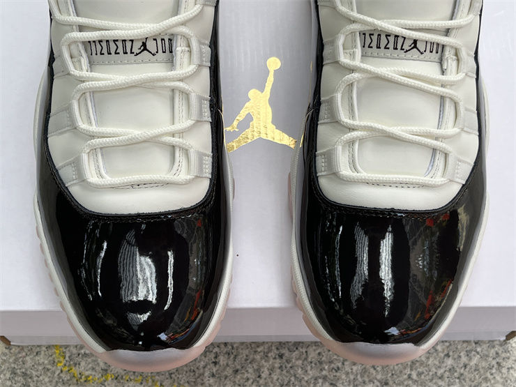 Thumbnail: Air Jordan 11 "Neapolitan"