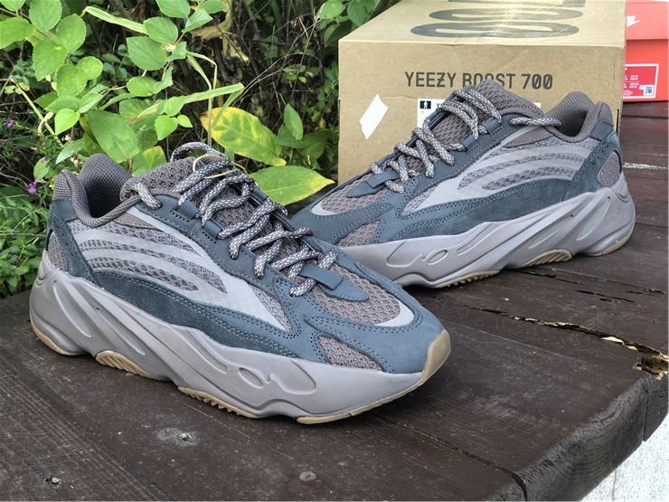Thumbnail: Yeezy Boost 700 V2 "Mauve"