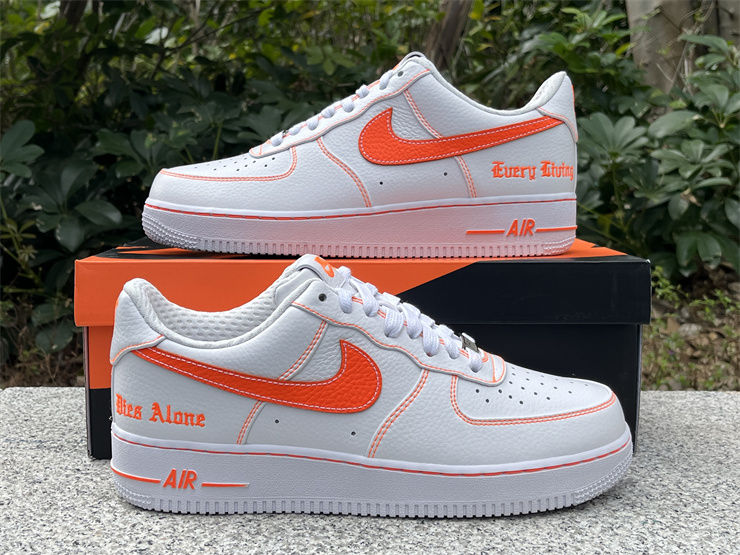 Thumbnail: VLONE x Nike Air Force 1 - Low