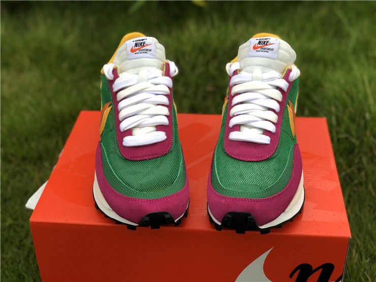 Thumbnail: sacai x Nike LDWaffle "Pine Green"