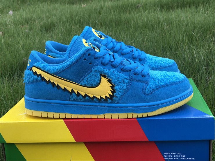 Thumbnail: Grateful Dead x Nike Dunk - Low "Blue Bear"