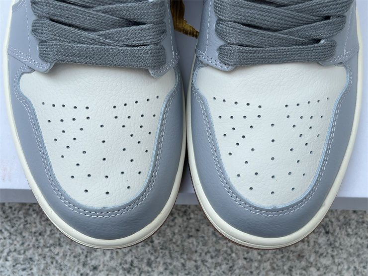 Thumbnail: Air Jordan 1 - Low