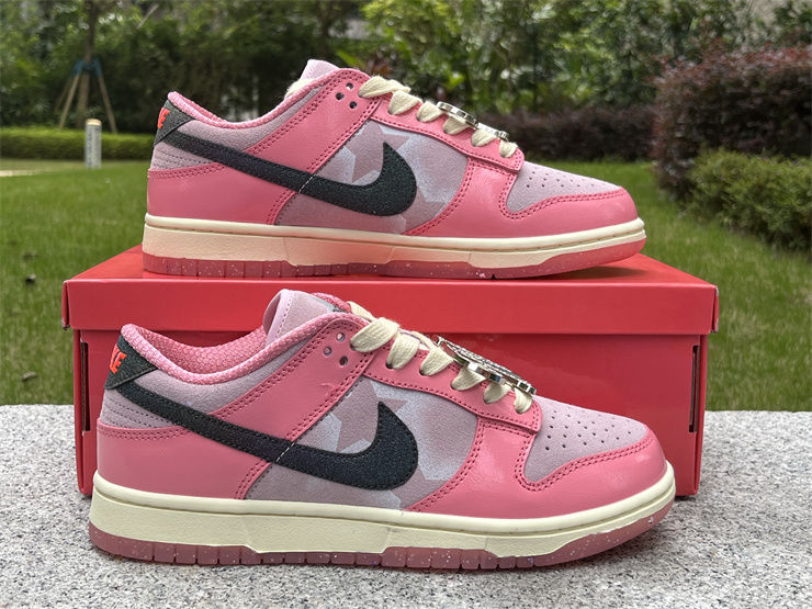 Thumbnail: Nike Dunk - Low "Barbie"