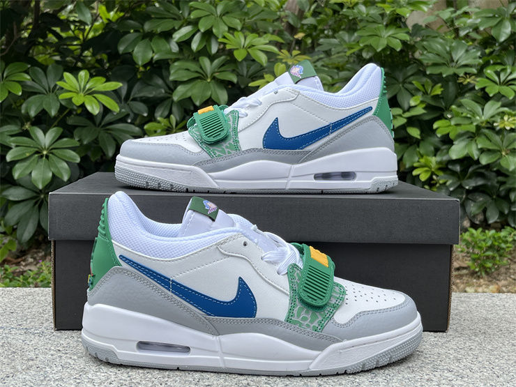 Thumbnail: Air Jordan Legacy 312 - Low "White Pine Industrial Blue"