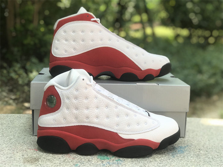 Thumbnail: Air Jordan 13 "Chicago"
