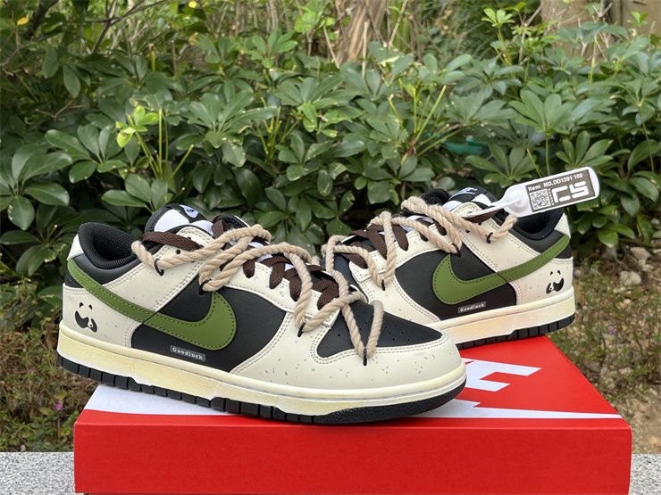 Thumbnail: Nike Dunk - Low