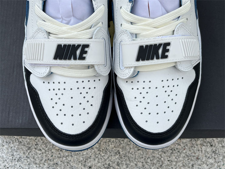 Thumbnail: Air Jordan Legacy 312 - Low "White Industrial Blue"