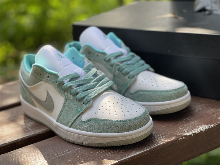 Thumbnail: Air Jordan 1 - Low "New Emerald"
