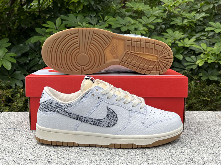 Thumbnail: Nike Dunk - Low "Washed Denim"