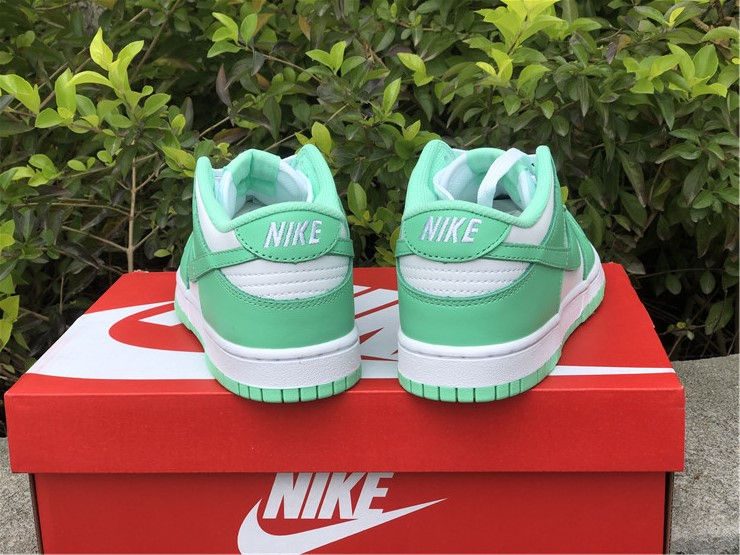 Thumbnail: Nike Dunk - Low "Green Glow"