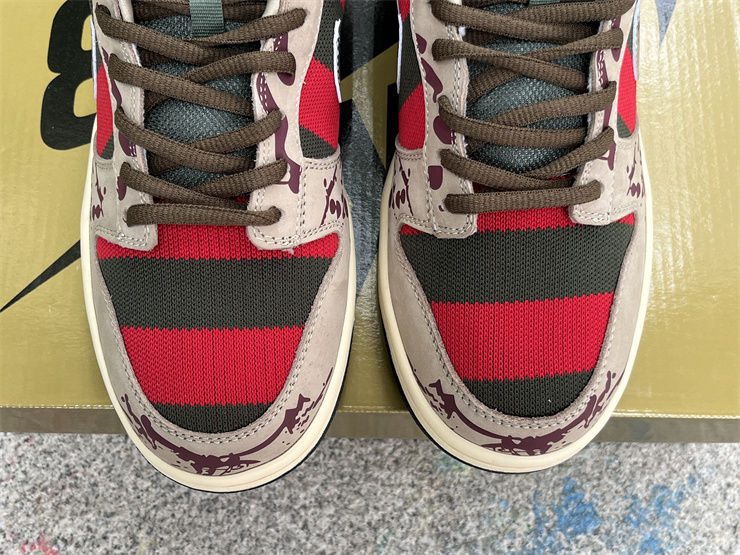 Thumbnail: Nike Dunk - Low "Freddy Krueger"