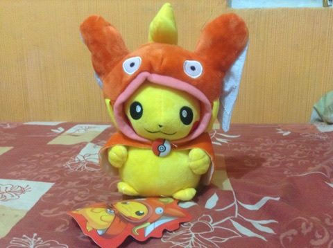 Miniatura: Peluche Pikachu de felpa con cosplay de Magikarp.