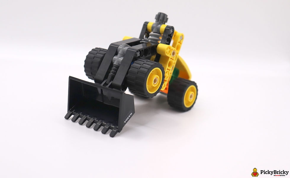 Miniaturbild: EGO 30433 Technic Volvo Radlader. Kompaktes Modell mit funktionsfähiger Schaufel in typischem Gelb und Schwarz
