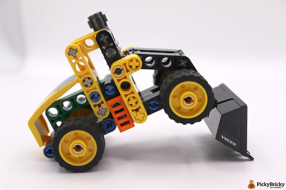 Miniaturbild: EGO 30433 Technic Volvo Radlader. Kompaktes Modell mit funktionsfähiger Schaufel in typischem Gelb und Schwarz