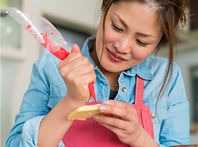 aisan woman piping bag_edited.jpg