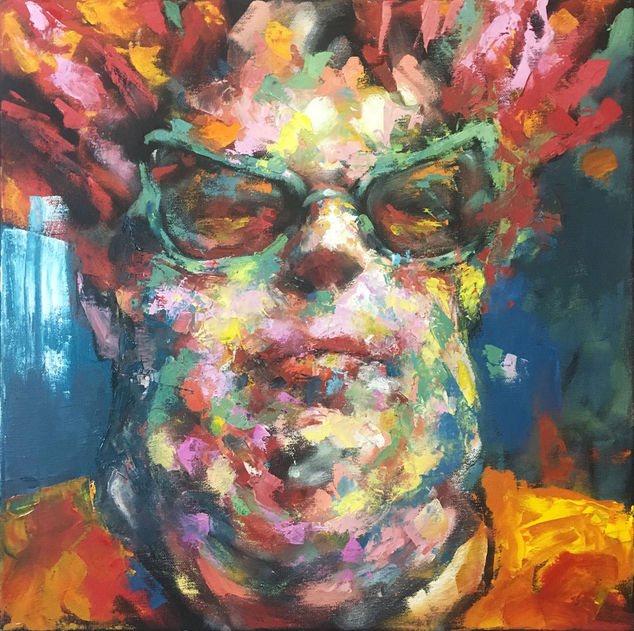 Abstraktes Portrait einer fülligen rothharigen Frau mit Schmetterlingsbrille von blauem Hintergrund