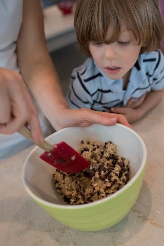 learn how to choose healthy snacks for kids at www.amyziff.com