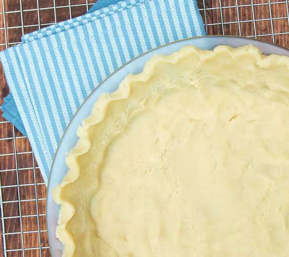 Easy Paleo pie crust recipe made with almond flour and NO eggs. www.healthnutnation.com