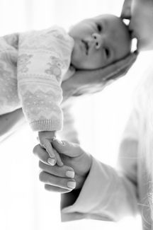 Familien-Shooting, Newborn-Shooting, Paar-Shooting, Paarfotografie, Baby, Hände, Füsse, Studio, Studiofotografie, daheim, Liebe, Marie Röhr, Fotografin, Rosenheim, Kolbermoor, Bad Aibling, Chiemsee, Simssee, Tegernsee