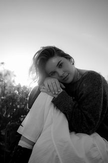 Portrait-Shooting, Portraitfotografie, Natur, Feld, Dämmerung, Sonne, Raps, Sonnenuntergang, Frau, Mädchen, sinnlich, Marie Röhr, Fotografin, Rosenheim, Kolbermoor, Bad Aibling, Chiemsee, Simssee, Tegernsee