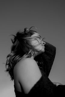 Portrait-Shooting, Portraitfotografie, Natur, Feld, Dämmerung, Sonne, Raps, Sonnenuntergang, Frau, Mädchen, sinnlich, Marie Röhr, Fotografin, Rosenheim, Kolbermoor, Bad Aibling, Chiemsee, Simssee, Tegernsee