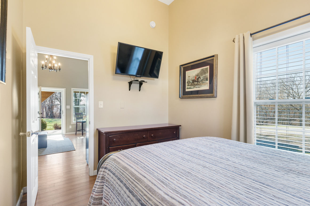 Sugar Maple Suite queen bed, wall-mounted TV, and dresser