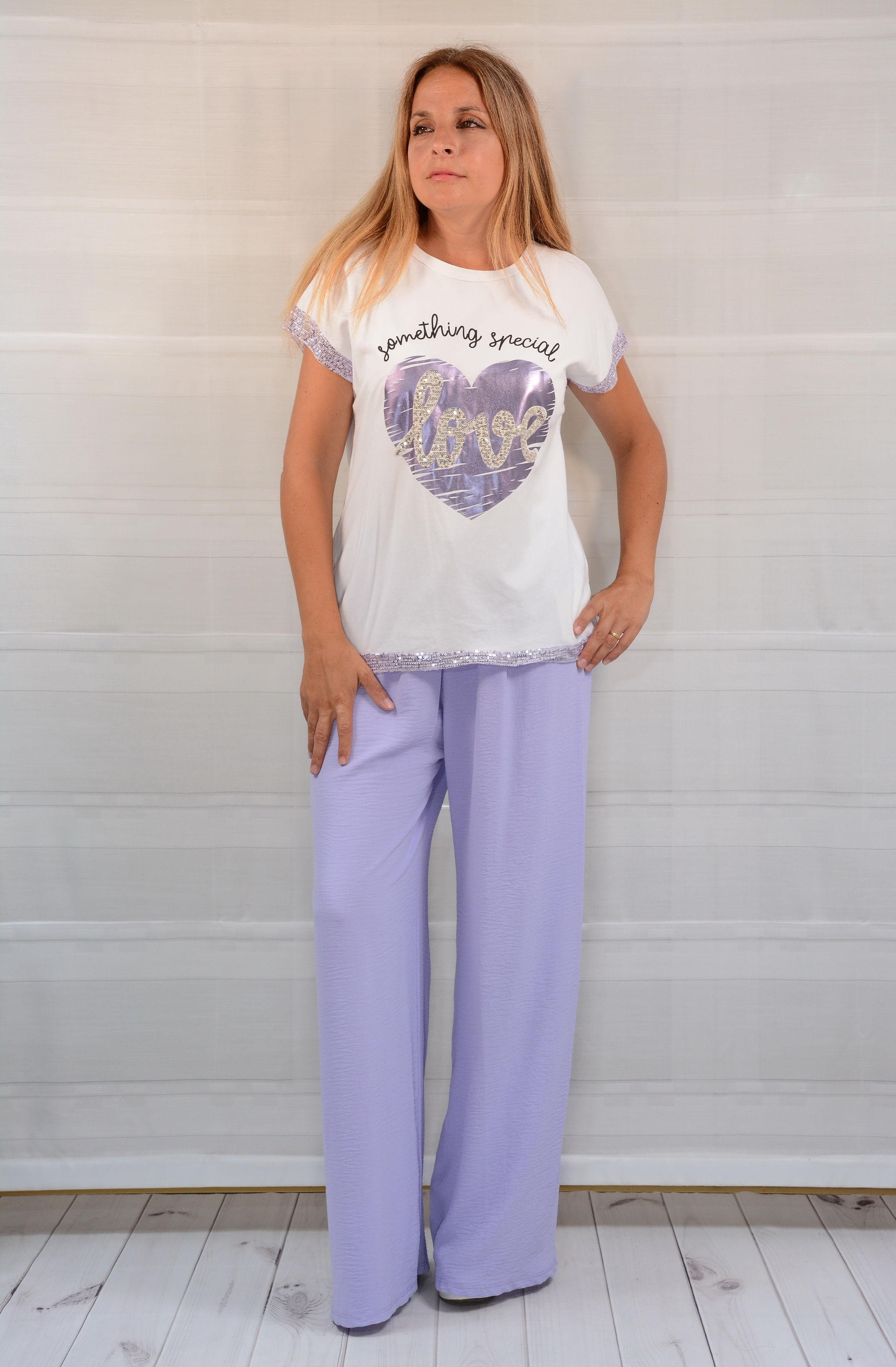 T-shirt bianca con cuore