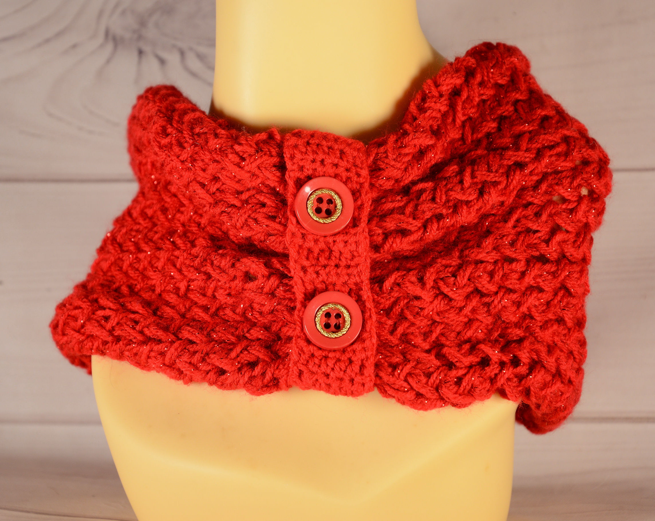 Scaldacollo rosso con bottoni