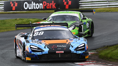 McLaren Artura GT4 bứt phá trong ngày ra quân tại Giải Vô địch GT Anh Quốc 