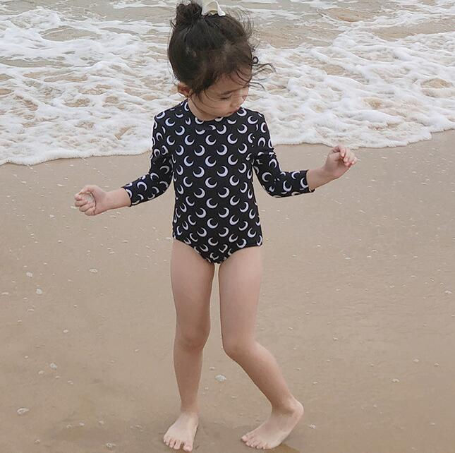 サムネイル： 月柄ガールズ水着