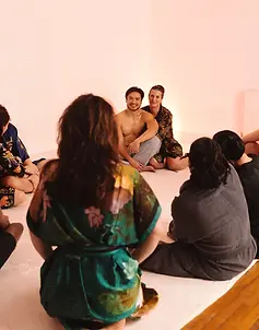 Jessica Parker directing group body gliding workshop.webp