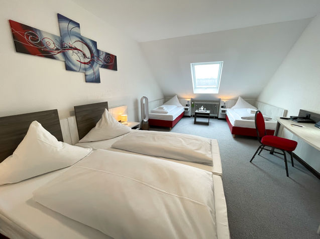 Quadruple Room (9).jpeg