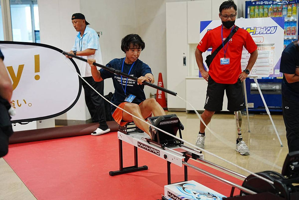 カヌースプリント日本代表の新岡和奏選手がお手本をしてくれました