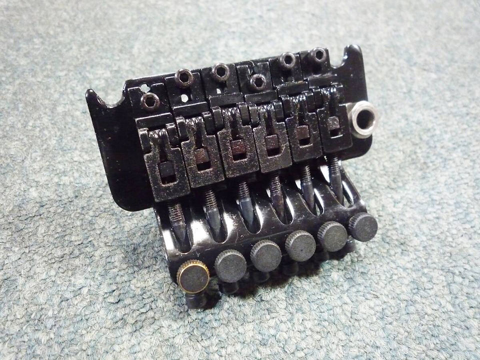 KLK-1 tremolo - a hybrid of the Fernandes FRT-7 and FRT-6